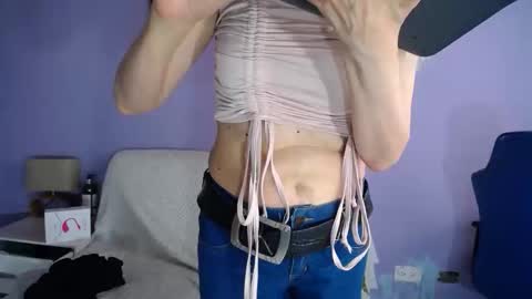 Snapshot of lucy_ny chatting on 04-09-26, 01:38 SleepyAbuela online show from 04-09-26, 01:38