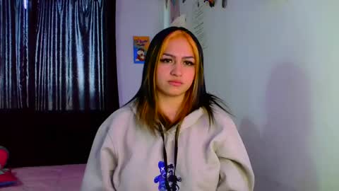 Snapshot of lucycherry__ chatting on 12-13-24, 03:43 LUCIA online show from 12-13-24, 03:43