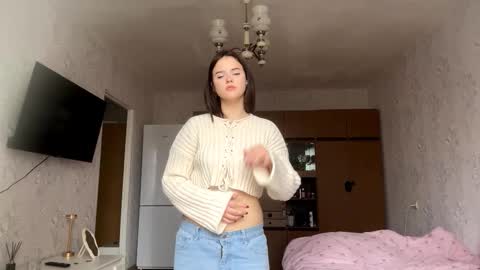 Snapshot of lucykillay chatting on 10-17-25, 05:43 Anna online show from 10-17-25, 05:43