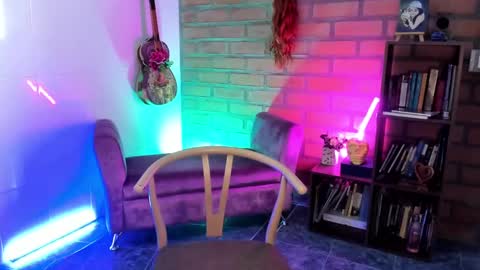 Snapshot of lucyklumm chatting on 12-17-24, 09:38 MALAMOR online show from 12-17-24, 09:38