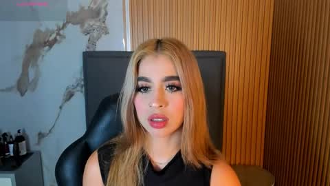 L U C Y  online show from 02-24-26, 12:25