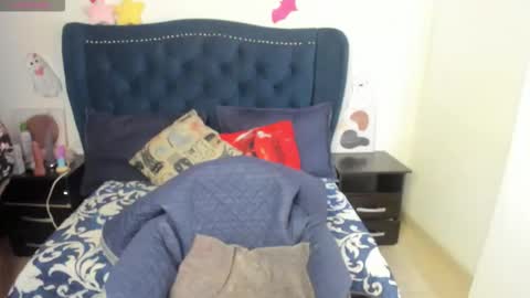 Lucy Petit online show from 10-17-25, 01:14