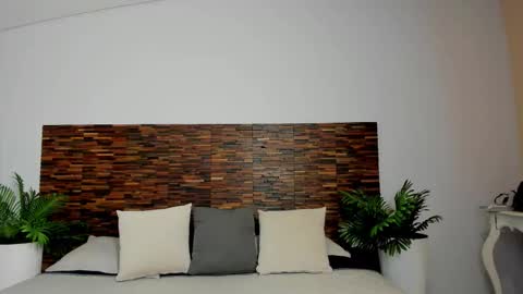 Lucy Liiu online show from 11-17-25, 01:50