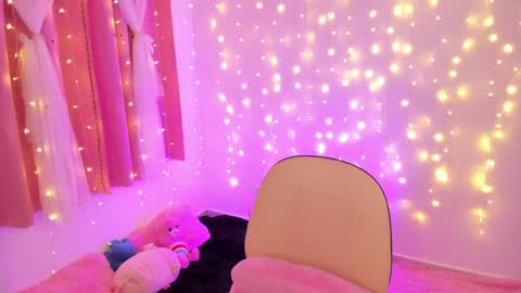 LUCYY FROM HOME  online show from 01-22-25, 02:59