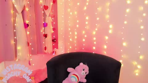 LUCYY FROM HOME  online show from 02-25-25, 04:57