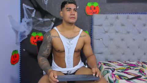 Luigi Independent model online show from 10-15-25, 10:15