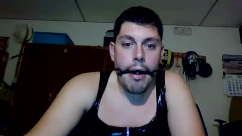 Snapshot of luis2423 chatting on 09-26-25, 04:22 A slave to the mistress.. un esclavo para las amas dominantes. online show from 09-26-25, 04:22