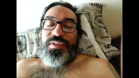 Snapshot of luis2988z chatting on 11-09-25, 03:32 Hairyman online show from 11-09-25, 03:32