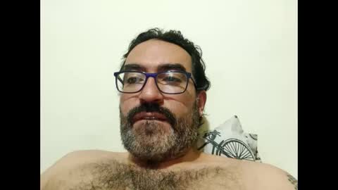 Snapshot of luis2988z chatting on 11-13-25, 01:26 Hairyman online show from 11-13-25, 01:26