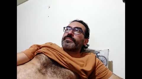 Snapshot of luis2988z chatting on 11-15-25, 03:37 Hairyman online show from 11-15-25, 03:37