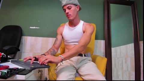 Snapshot of luis_as chatting on 01-12-25, 10:02 Luis AS online show from 01-12-25, 10:02