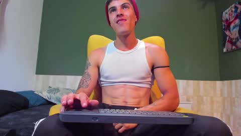 Snapshot of luis_as chatting on 02-06-25, 01:27 Luis AS online show from 02-06-25, 01:27