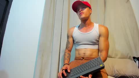 Snapshot of luis_as chatting on 02-15-25, 02:47 Luis AS online show from 02-15-25, 02:47