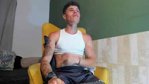 Snapshot of luis_as chatting on 02-21-25, 01:33 Luis AS online show from 02-21-25, 01:33