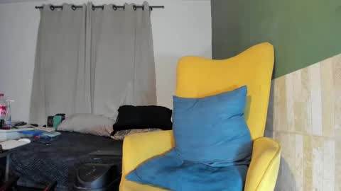 Snapshot of luis_as chatting on 02-21-25, 02:38 Luis AS online show from 02-21-25, 02:38