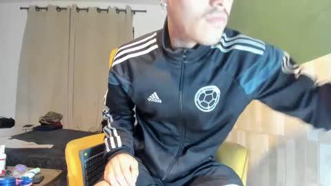 Snapshot of luis_as chatting on 02-26-25, 10:15 Luis AS online show from 02-26-25, 10:15