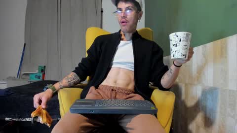 Snapshot of luis_as chatting on 03-01-25, 11:28 Luis AS online show from 03-01-25, 11:28