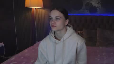 Snapshot of luisaclover chatting on 11-09-25, 01:20 LuisaClover online show from 11-09-25, 01:20