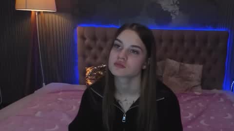 Snapshot of luisaclover chatting on 11-10-25, 01:43 LuisaClover online show from 11-10-25, 01:43