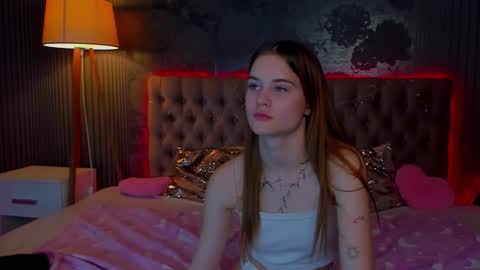 Snapshot of luisaclover chatting on 11-29-25, 05:38 LuisaClover online show from 11-29-25, 05:38