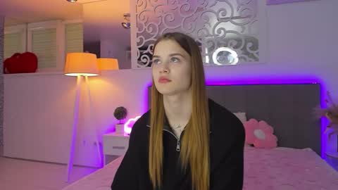 Snapshot of luisaclover chatting on 12-02-25, 01:39 LuisaClover online show from 12-02-25, 01:39