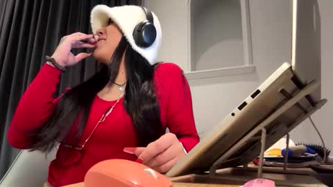 Luisa Monsters online show from 10-22-25, 06:29