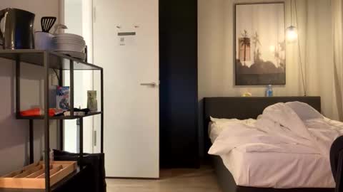 Luisa Monsters online show from 10-26-25, 03:07