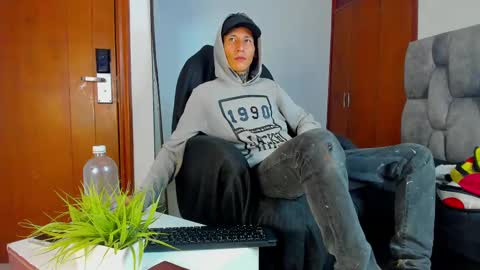 lujuriau_u online show from 10-04-25, 03:37