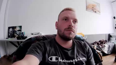 Snapshot of lukaside123 chatting on 10-10-25, 11:20 lukaside123 online show from 10-10-25, 11:20