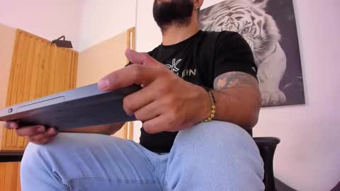 Snapshot of luke__09 chatting on 10-22-25, 11:21 LUKE online show from 10-22-25, 11:21