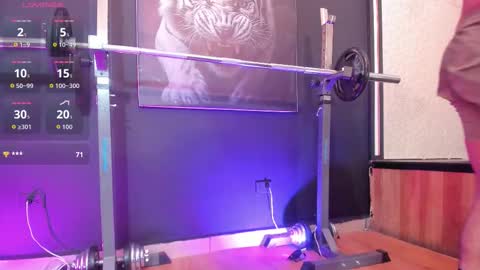 Snapshot of luke__09 chatting on 10-24-25, 03:08 LUKE online show from 10-24-25, 03:08