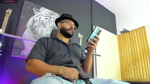 Snapshot of luke__09 chatting on 10-27-25, 11:36 LUKE online show from 10-27-25, 11:36