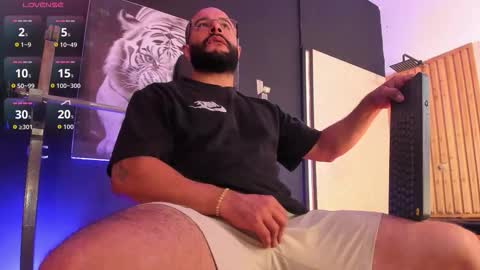 Snapshot of luke__09 chatting on 10-28-25, 11:14 LUKE online show from 10-28-25, 11:14