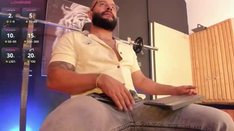 Snapshot of luke__09 chatting on 10-29-25, 11:34 LUKE online show from 10-29-25, 11:34