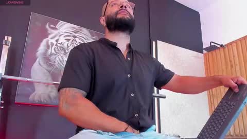 Snapshot of luke__09 chatting on 11-02-25, 11:12 LUKE online show from 11-02-25, 11:12