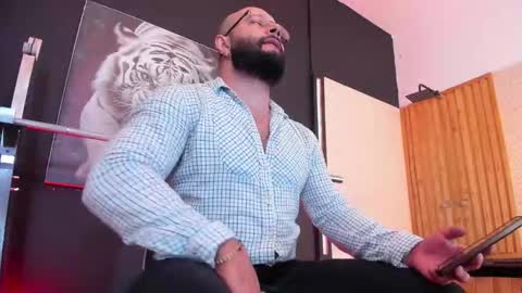 Snapshot of luke__09 chatting on 11-03-25, 11:33 LUKE online show from 11-03-25, 11:33