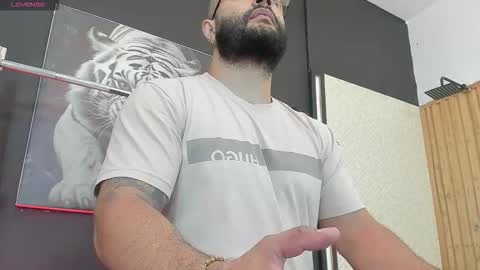 Snapshot of luke__09 chatting on 11-05-25, 11:10 LUKE online show from 11-05-25, 11:10