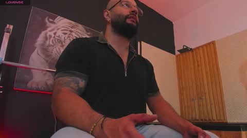 Snapshot of luke__09 chatting on 11-07-25, 11:32 LUKE online show from 11-07-25, 11:32