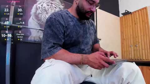 Snapshot of luke__09 chatting on 11-10-25, 11:53 LUKE online show from 11-10-25, 11:53