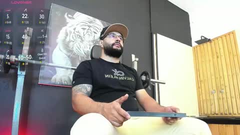 Snapshot of luke__09 chatting on 11-17-25, 11:16 LUKE online show from 11-17-25, 11:16