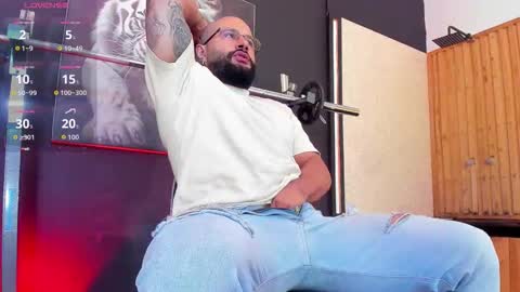 Snapshot of luke__09 chatting on 11-21-25, 11:20 LUKE online show from 11-21-25, 11:20