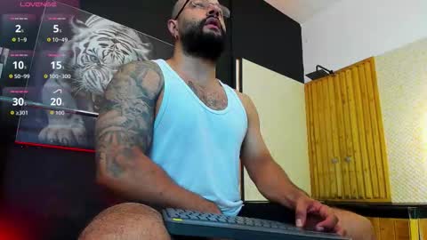 Snapshot of luke__09 chatting on 11-22-25, 11:20 LUKE online show from 11-22-25, 11:20