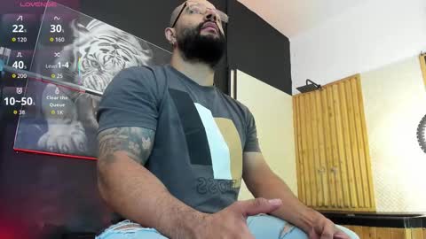 Snapshot of luke__09 chatting on 11-24-25, 11:32 LUKE online show from 11-24-25, 11:32