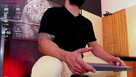 Snapshot of luke__09 chatting on 11-25-25, 11:32 LUKE online show from 11-25-25, 11:32