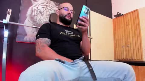 Snapshot of luke__09 chatting on 11-29-25, 11:35 LUKE online show from 11-29-25, 11:35