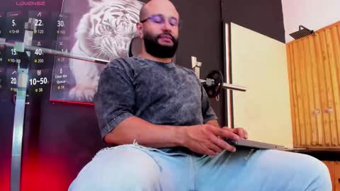 Snapshot of luke__09 chatting on 12-02-25, 11:26 LUKE online show from 12-02-25, 11:26