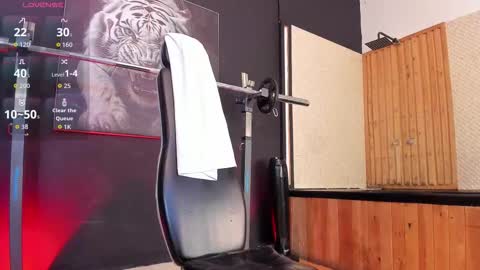 Snapshot of luke__09 chatting on 12-14-25, 11:48 LUKE online show from 12-14-25, 11:48