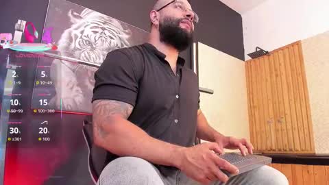 Snapshot of luke__09 chatting on 12-19-25, 11:50 LUKE online show from 12-19-25, 11:50