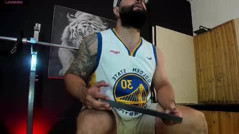 Snapshot of luke__09 chatting on 12-20-25, 11:39 LUKE online show from 12-20-25, 11:39