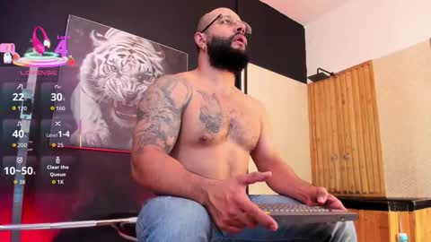 Snapshot of luke__09 chatting on 12-21-25, 11:39 LUKE online show from 12-21-25, 11:39